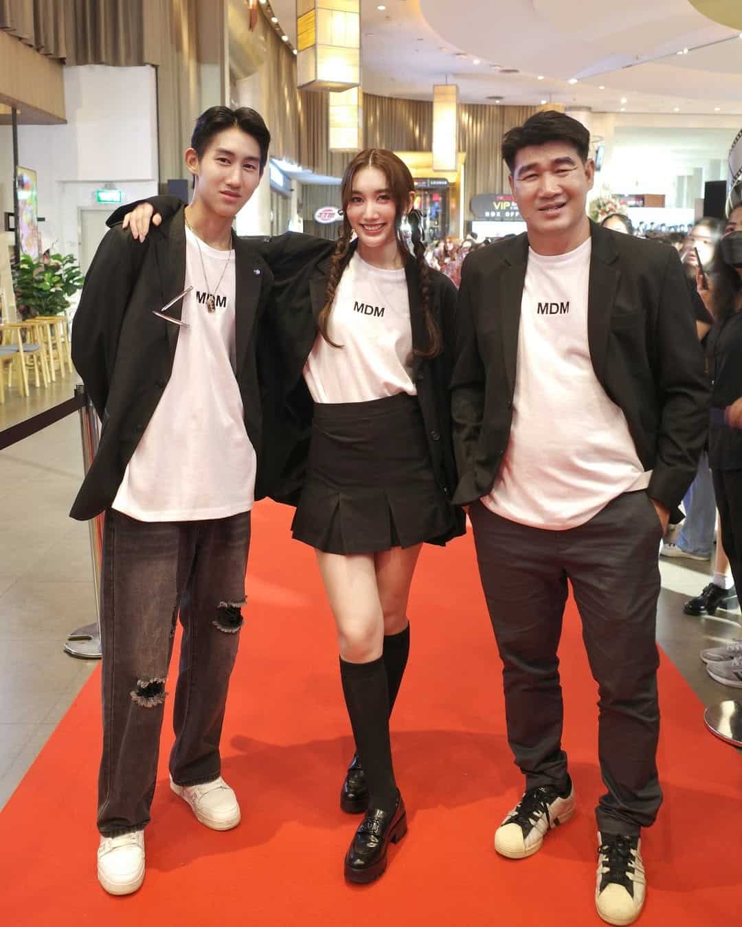 เบส รักษ์วนีย์ ลูกสาว สมรักษ์ คำสิงห์