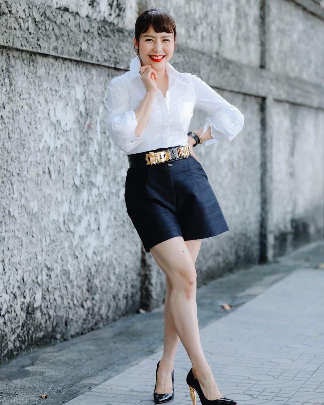 ชลรัศมีได้ทดลองงานด้านข่าวครั้งแรกที่สถานีวิทยุจุฬาฯ และฝึกงานที่ไอทีวี