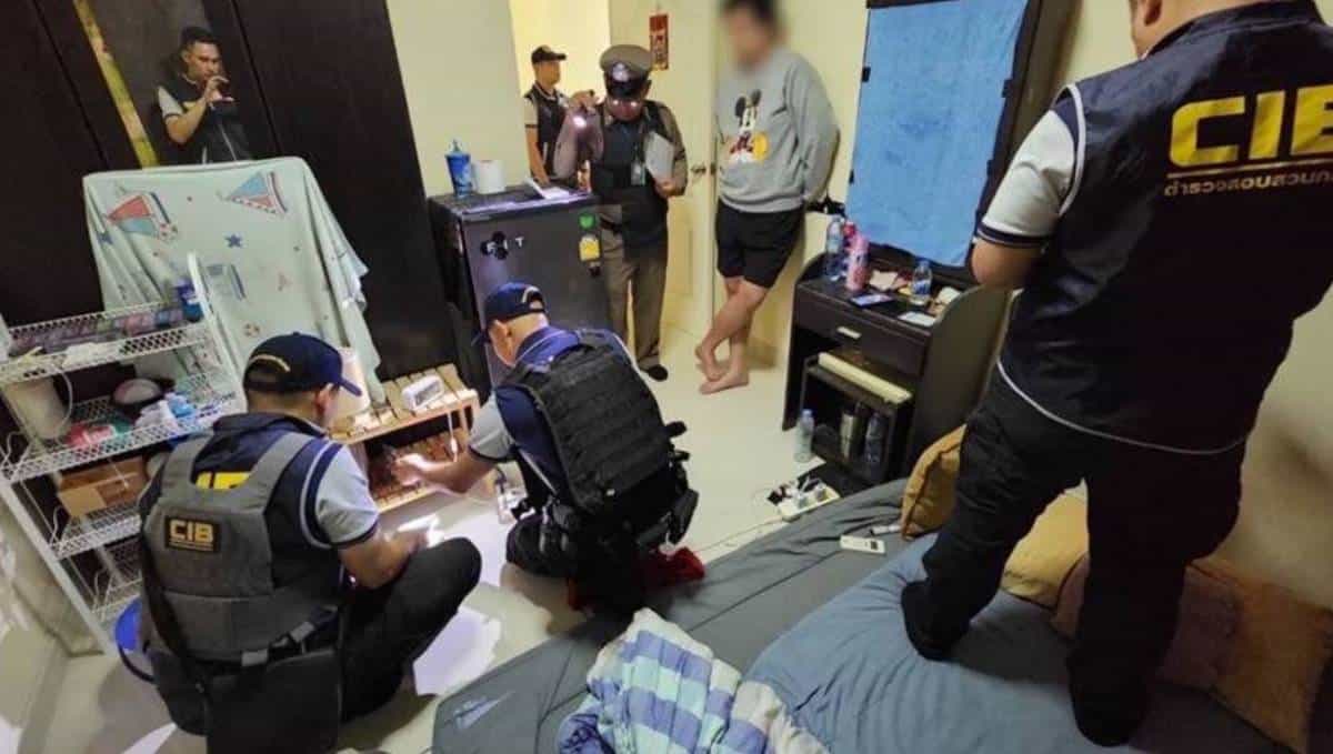 ผู้ต้องหาใส่เสื้อมิคกกี้เมาส์