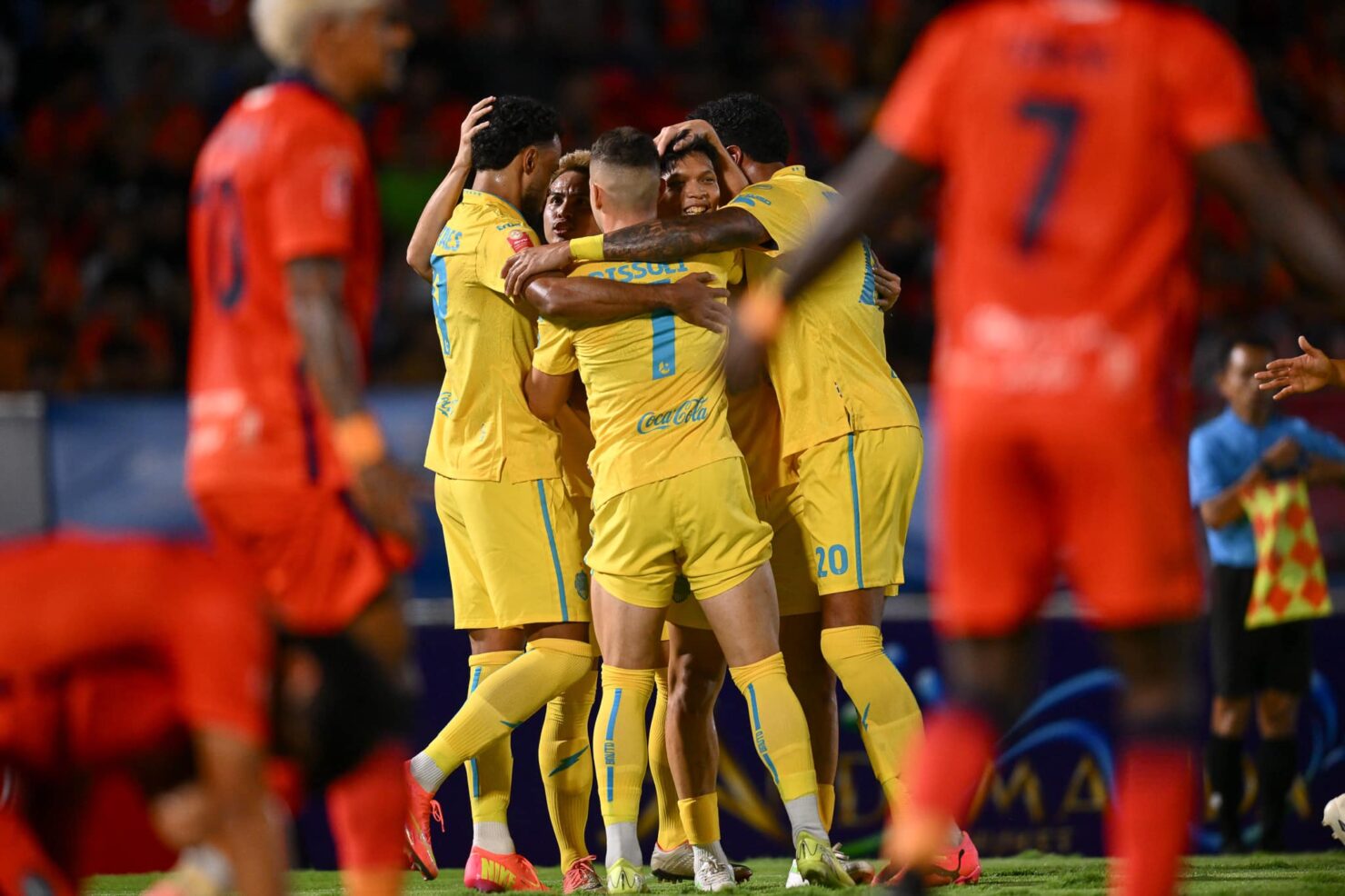 ผลฟุตบอล รีโว่ ไทยลีก นครราชสีมา บุรีรัมย์