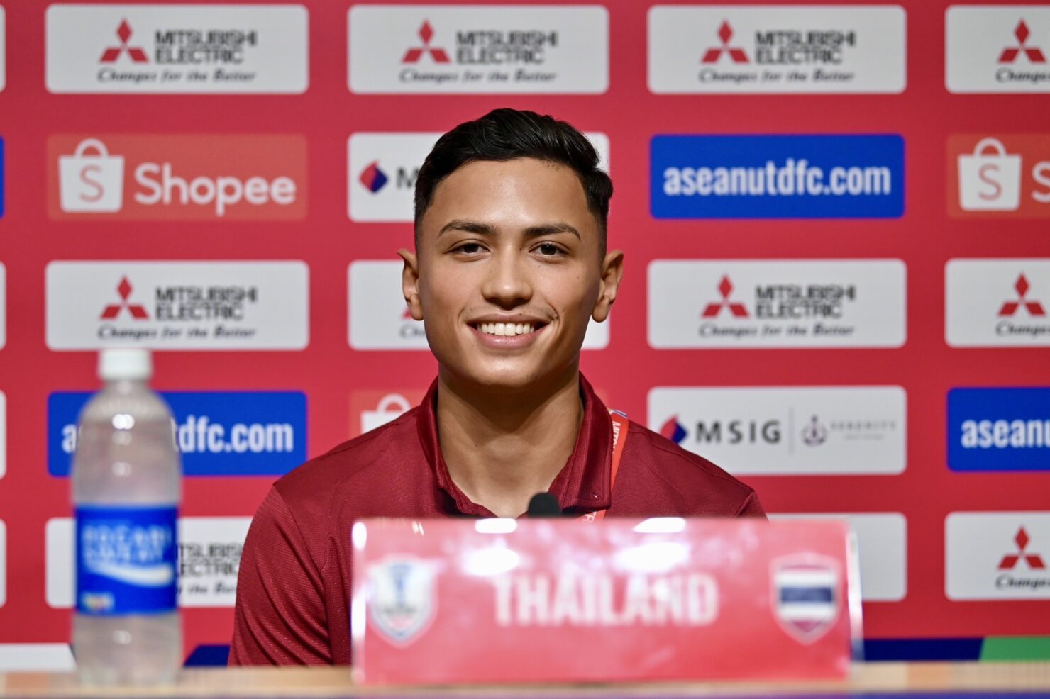 ทีมชาติไทย ทีมชาติสิงคโปร์