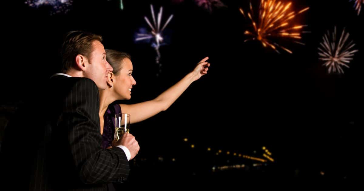 คู่รักฉลองปีใหม่