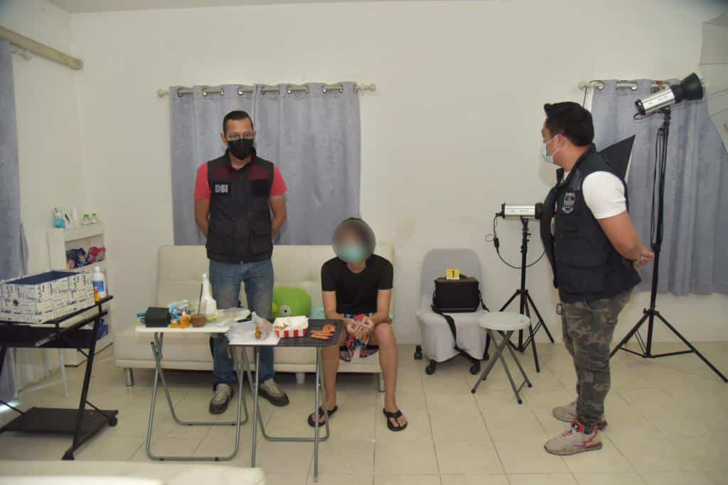 ตำรวจบุกจับ เนเน่ โมเดลลิ่ง เมื่อปี 64