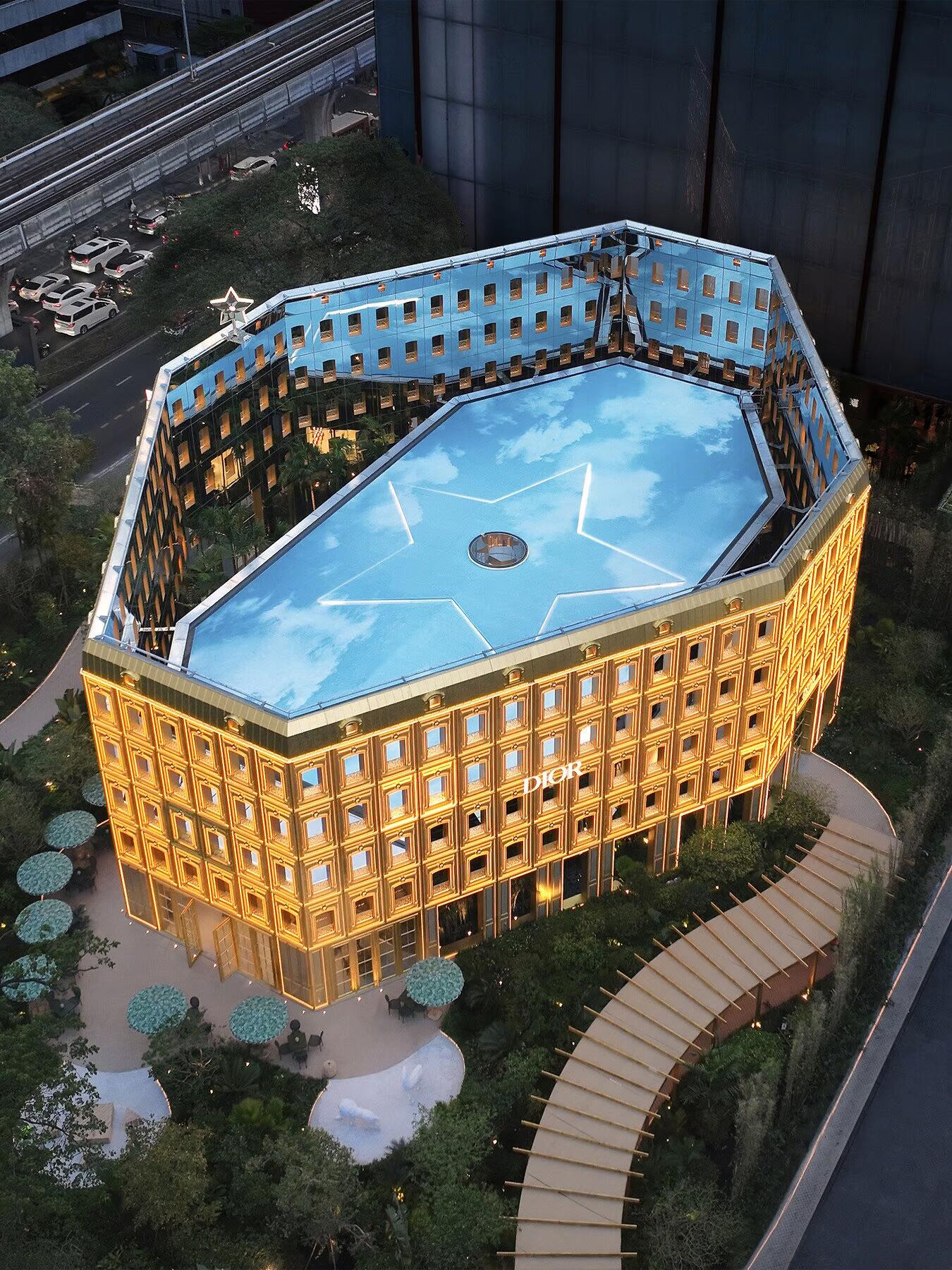 ภาพมุมสูง ดิออร์ เพลินจิต