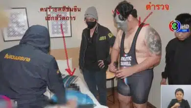 ตำรวจปลอมเป็นนักมวยปล้ำ