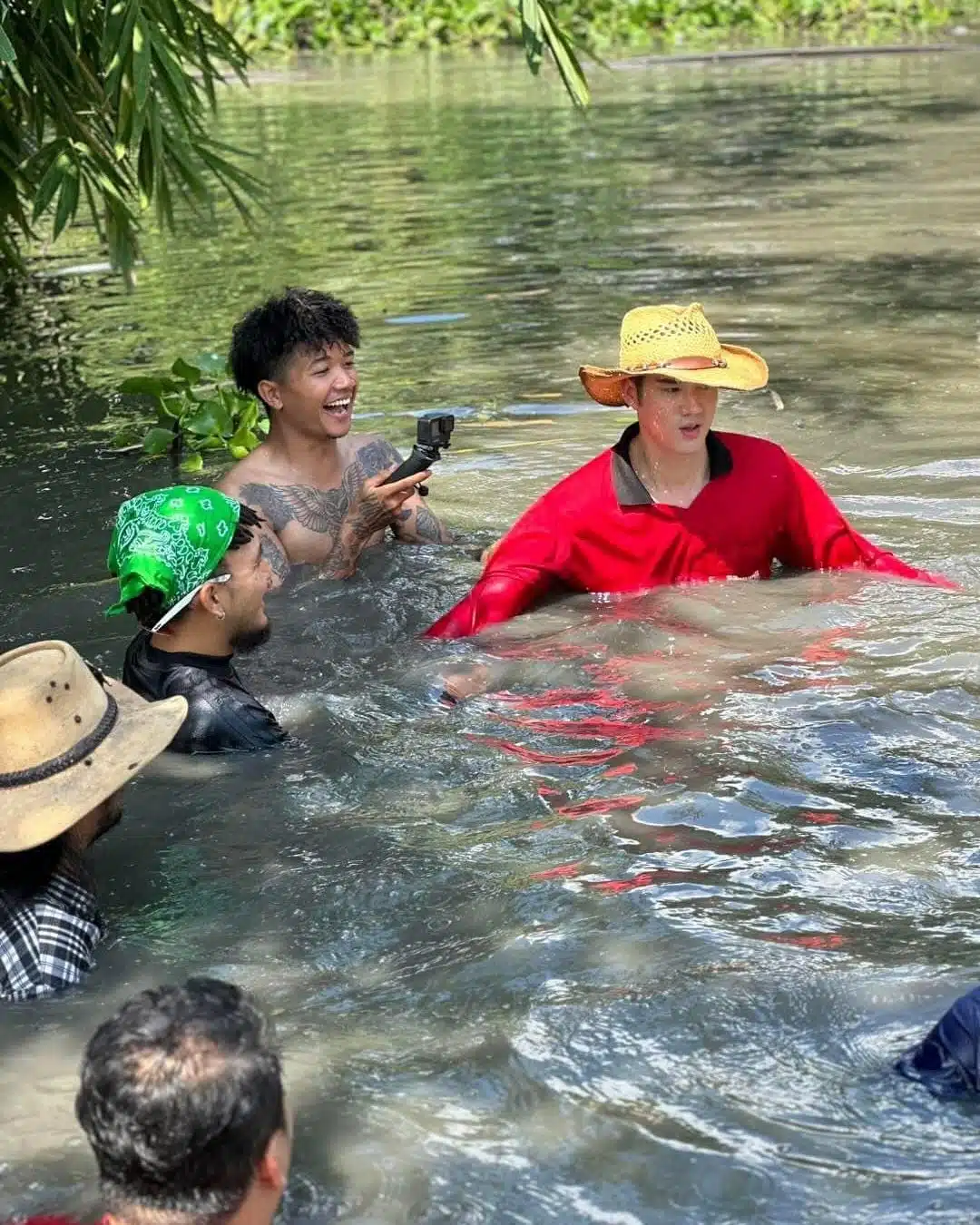 มาริโอ้ใส่เสื้อปุ๋ย-3