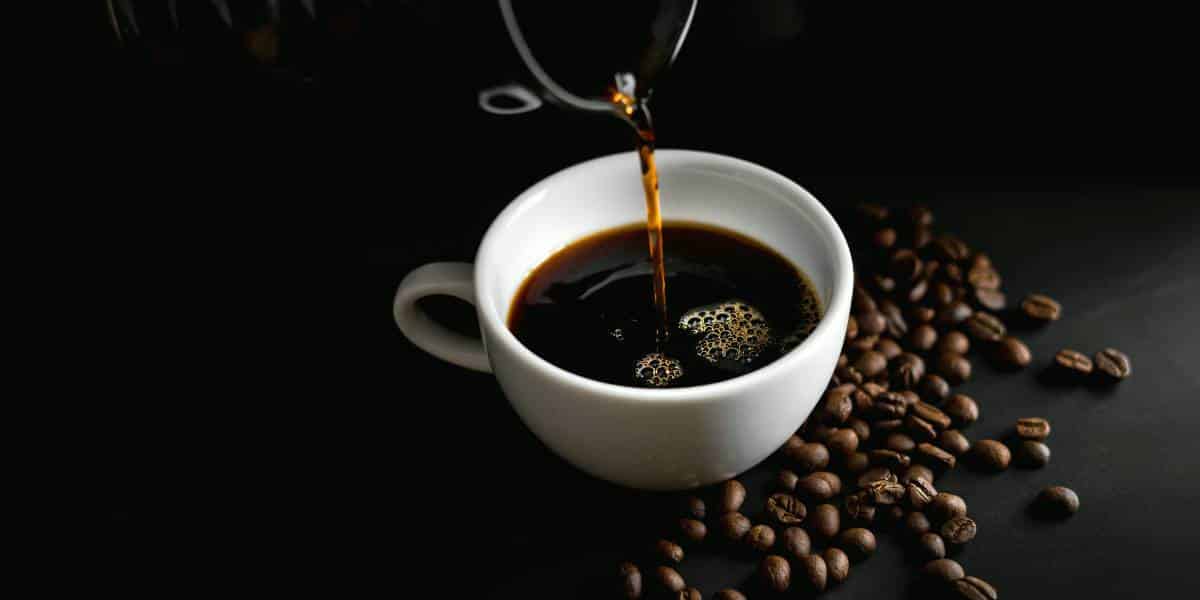 การดื่มกาแฟดำ 250 มล. หลังมื้ออาหารจะช่วยกระตุ้นการลดน้ำหนัก