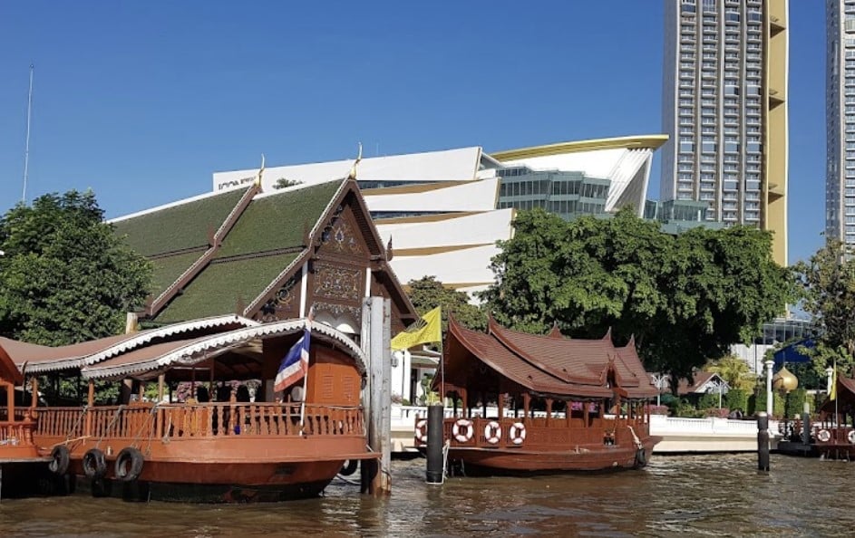 ท่าเรือข้ามฟากวัดสุวรรณ อีกหนึ่งจุดชมพลุที่ไม่ควรพลาด