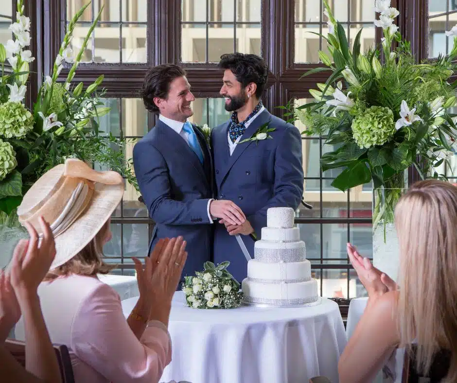 ชายชายแต่งงานกัน