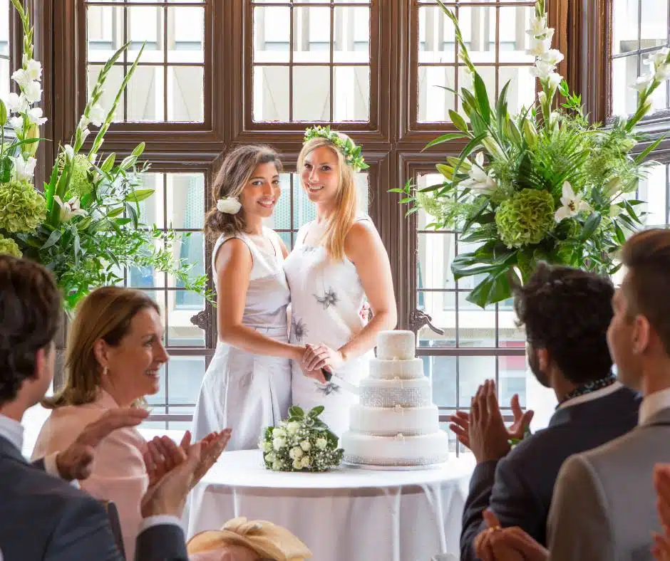 หญิง ๆ แต่งงานกัน