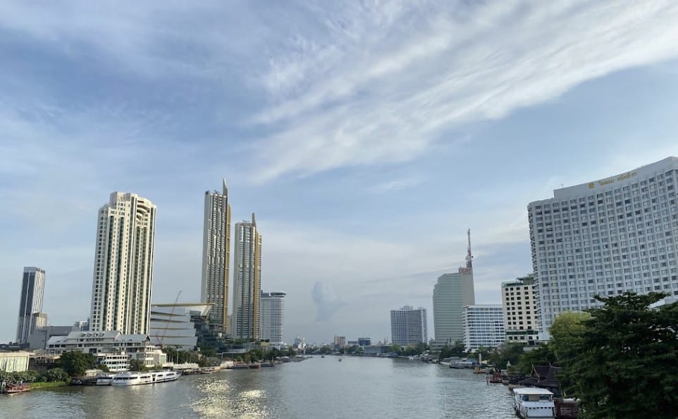 สะพานสาทร ดูพลูปีใหม่ 2025