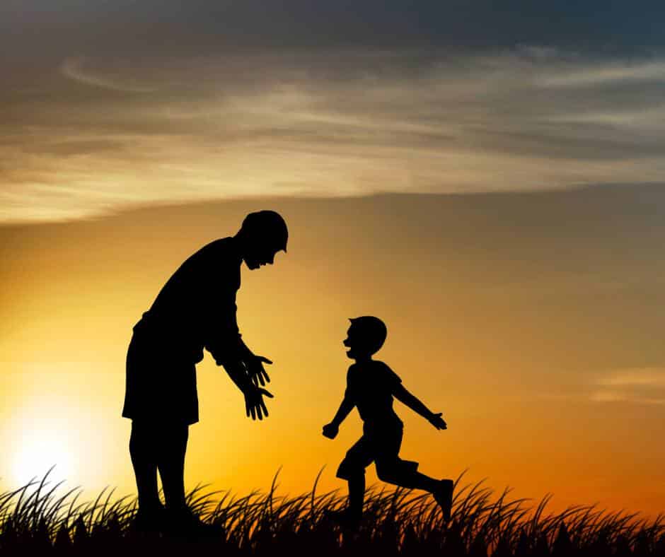 พ่อรออุ้มลูก