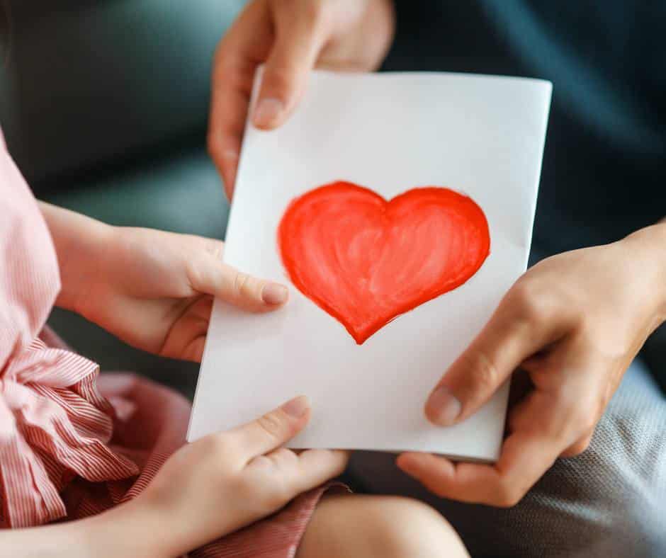 ลูกเขียนการ์ดดอวยพรให้พ่อ