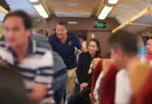 เศรษฐา แพทองธาร ระหว่างเดินทางมาขึ้นขบวนรถไฟไปสัมนา