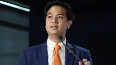 “ไอติม” ตั้งกระทู้ถามแก้รัฐธรรมนูญ สงสัย “พรรคร่วมฯ-สว.” แค่กังวลข้อกฎหมายหรือไม่อยากแก้