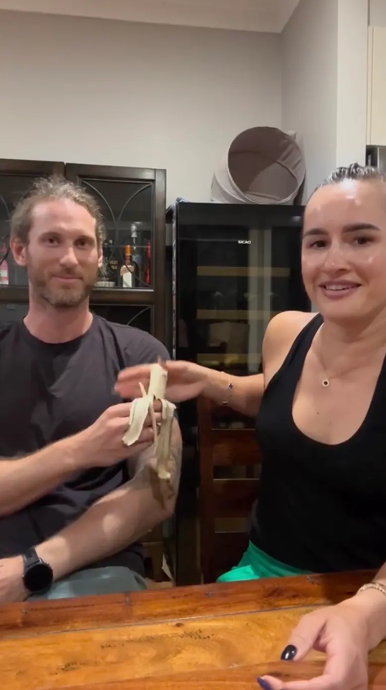 อารีนา รอดิโอโนว่า ประกาศหย่าสามีที่คบมา 9 ปี