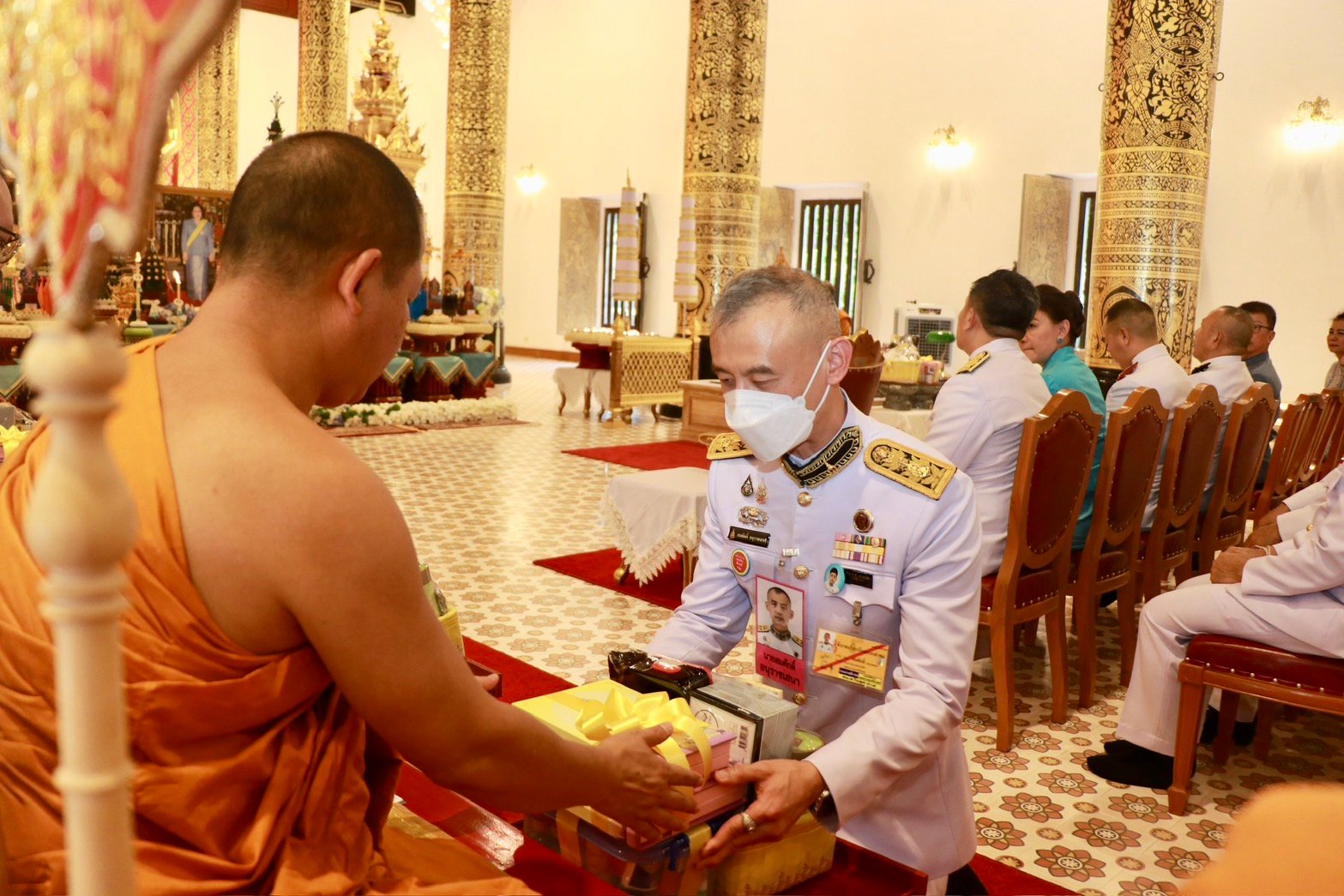 พระบรมราชโองการ โปรดเกล้าฯ พระราชทานเครื่องรางอิสริยาภรณ์อันเป็นที่เชิดชูยิ่งช้างเผือก แก่ นายสมศักดิ์ อนุราชเสนา