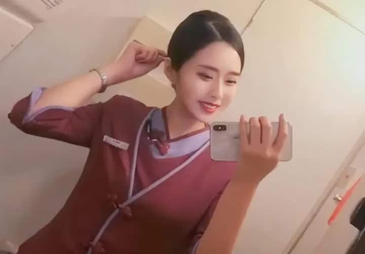 หยาง หยานซี อดีตแอร์โฮสเตสวัย 27 ปี จากมณฑลเฮย์หลงเจียง เงินเดือนไม่พอใช้