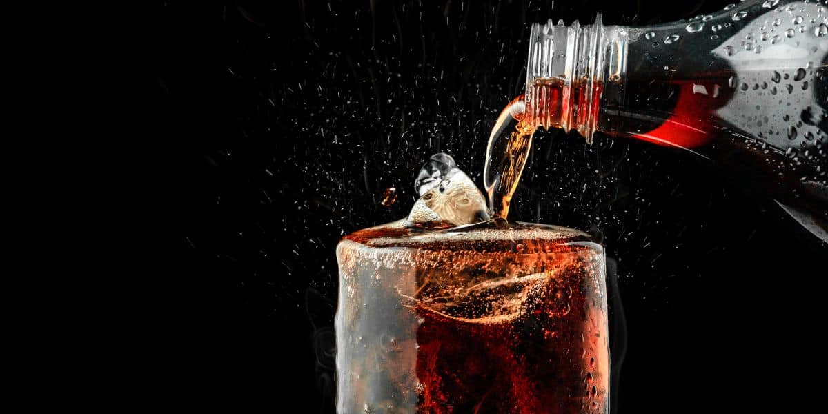 การดื่มน้ำอัดลมเป็นประจำทำให้มีปริมาณน้ำตาลฟรุกโตสสูง