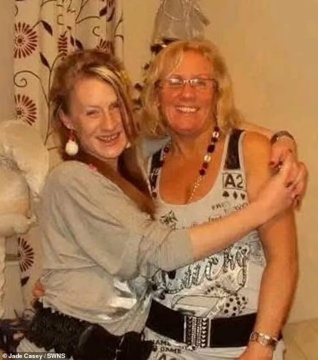 เจด เคซี่ย์ วัย 27 ปี ลูกสาว เล่าว่าแม่มีปัญหาติดยาเสพติด แต่จิตใจดีมาก