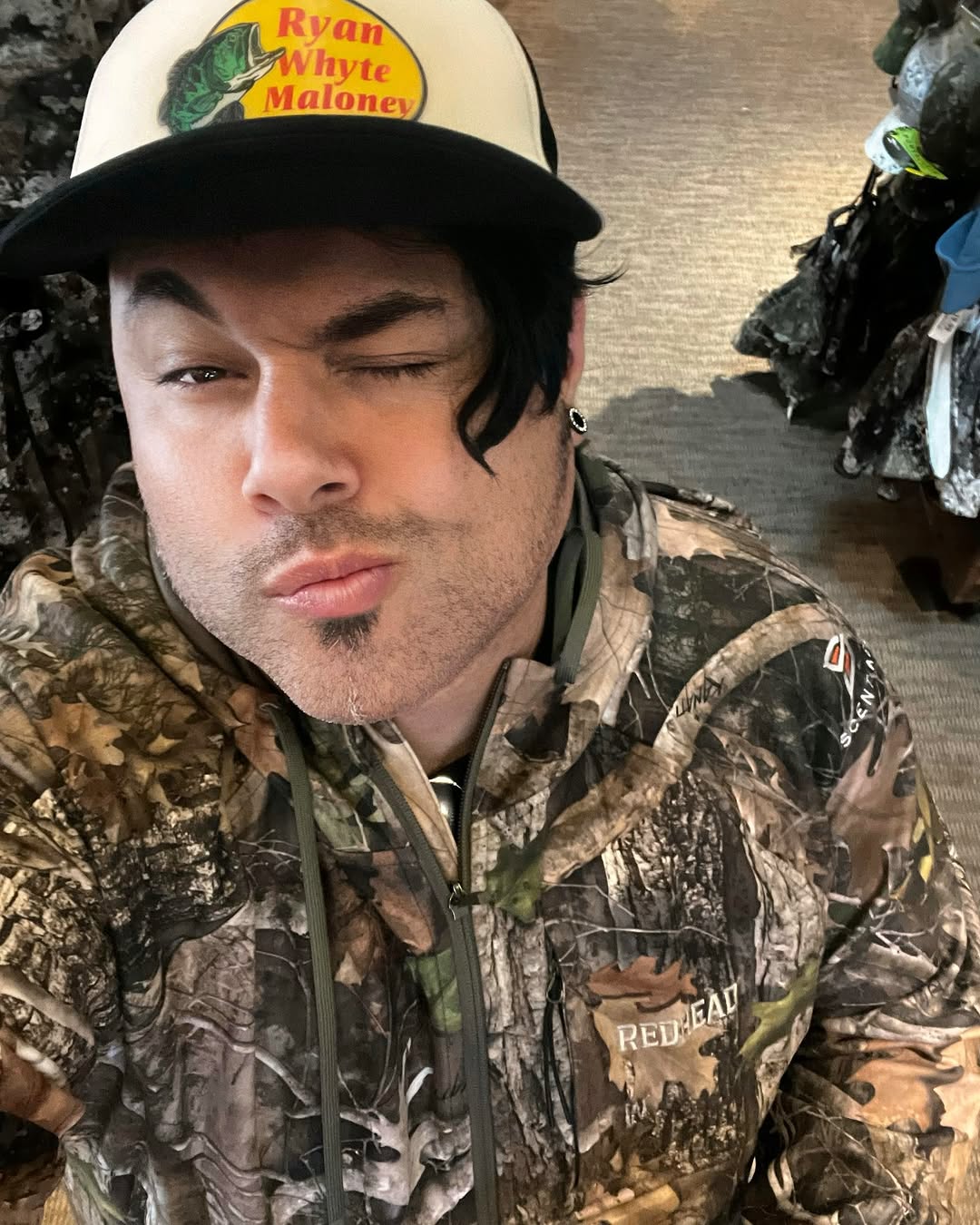 ไรอัน ไวท์ มอลลอย อดีตผู้เข้าแข่งขัน The Voice จบชีวิตตัวเอง