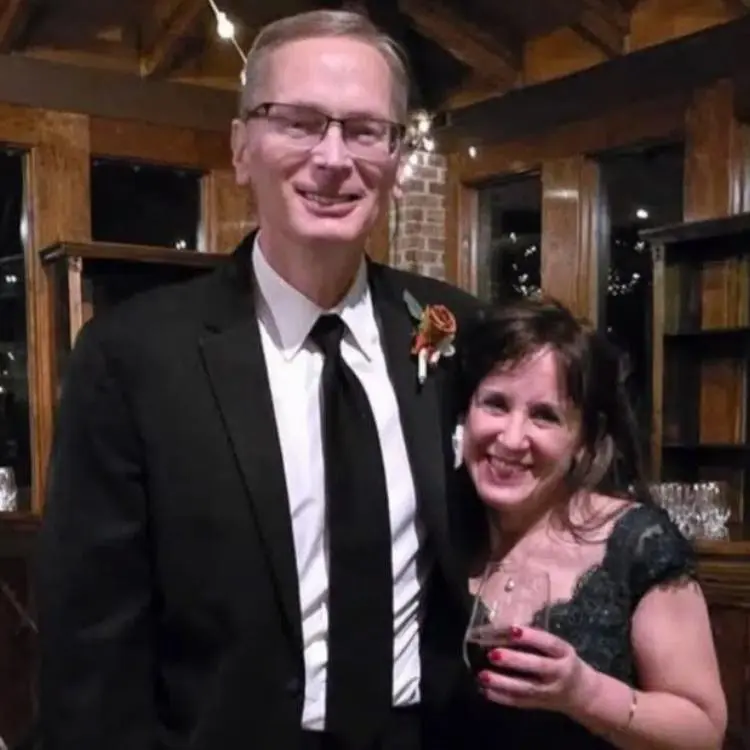 นายจอร์จ เลสเนียก วัย 63 ปี จ่อยิงนางแคทลีน เลสเนียก ภรรยาวัย 59 ปี