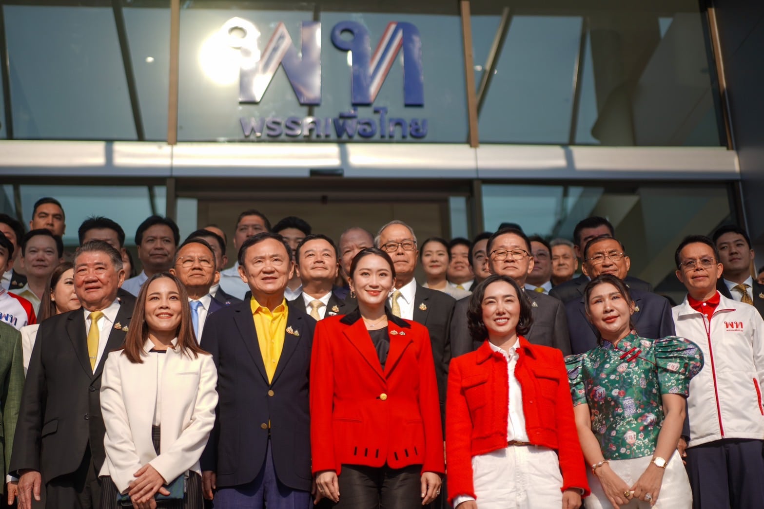 ทักษิณร่วมพิธีเปิดพรรคเพื่อไทย