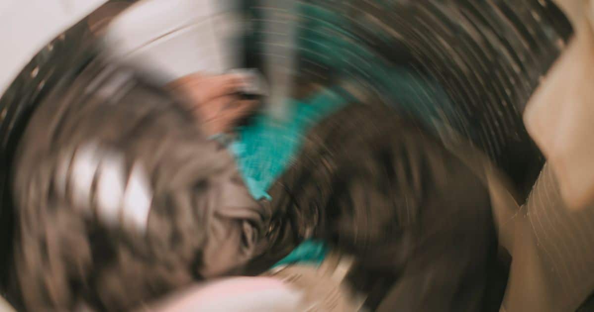 เครื่องซักผ้ากำไลังทำงาน