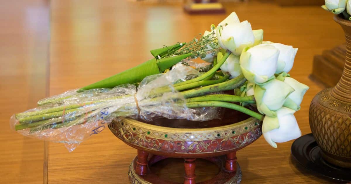 ดอกไม้ไหว้พระ ขึ้นบ้านใหม่