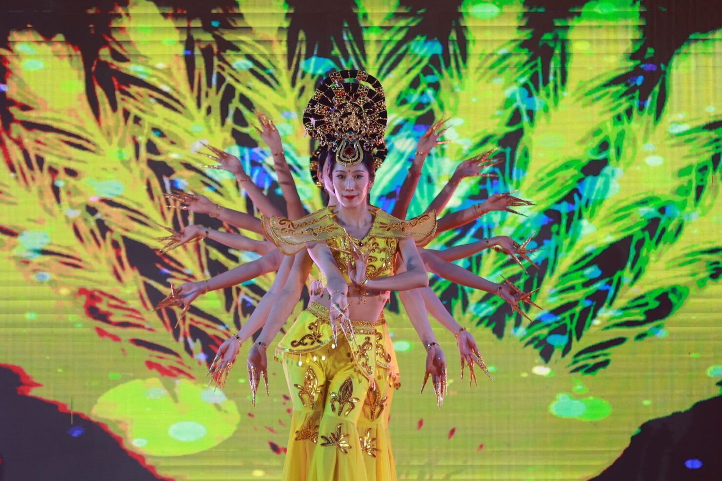 ต่อ - ธนภพ และ พีพี - กฤษฏ์ ร่วมฉลองตรุษจีน งาน Siam Paragon A Prosperous Chinese New Year 2025