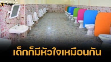 Relentless, Kindergarten School explains the picture of the bathroom without a divider. Because I thought it was just for small children.