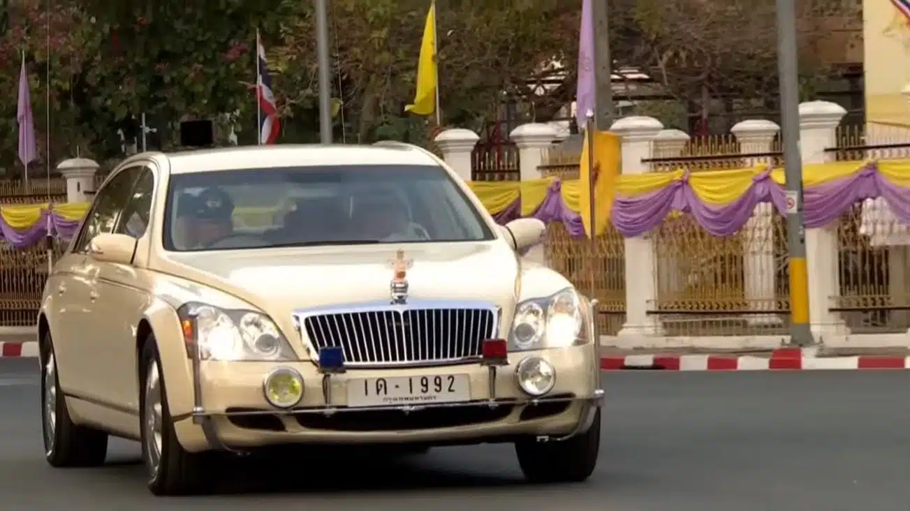 เลขเด็ด ทะเบียนรถ ในหลวง-พระราชินี บายศรีทูลพระขวัญ