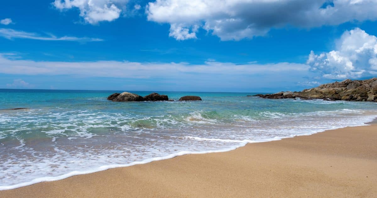 "หาดกล้วย" ภูเก็ต ติด Top 2 หาดสวยสุดในโลก! ต้องไปเช็กอิน