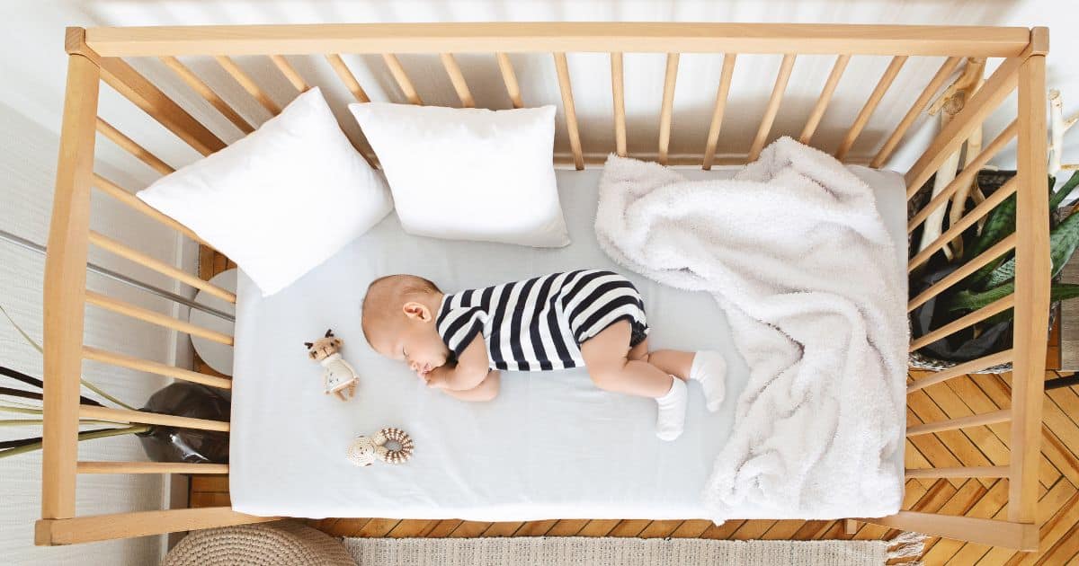 ลูกร้องไห้กลั้นน่ากลัวจริงหรือ? บทความนี้ไขทุกข้อสงสัยเกี่ยวกับภาวะร้องไห้กลั้นในเด็ก อาการเป็นอย่างไร? อันตรายไหม? พ่อแม่ควรรับมืออย่างไร? พร้อมวิธีดูแลและป้องกัน อ่านจบคลายกังวล เข้าใจภาวะนี้อย่างถูกต้อง!