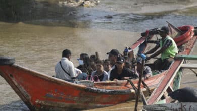 พม่าได้สัญชาติสิงคโปร์ แห่ทิ้งบัตรปชช.เดิม หนีรัฐบาลทหารเกณฑ์ไปรบเพื่อนร่วมชาติ