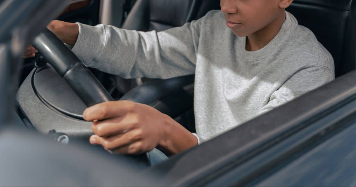 เกร็ดความรู้กฎหมาย เด็กอายุต่ำกว่า 18 ปี ขับรถ โดนโทษอะไรบ้าง