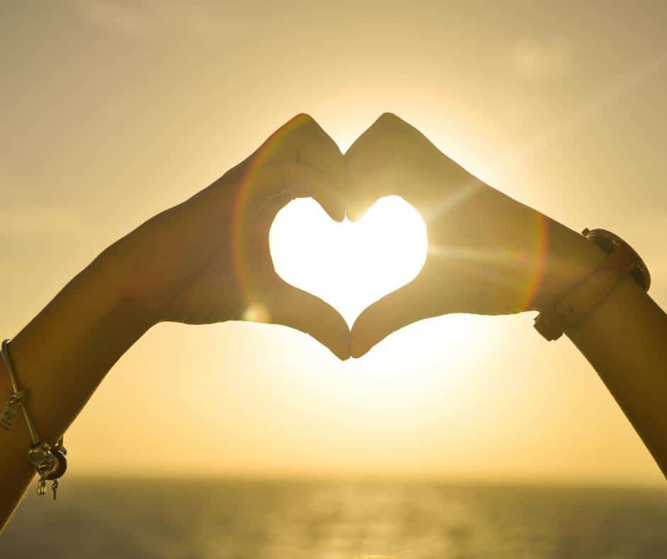 ความรักบนโลกนี้มีหลายรูปแบบ เปิดในฟังธรรมมะ ระกยังไงให้ไม่ทุกข์