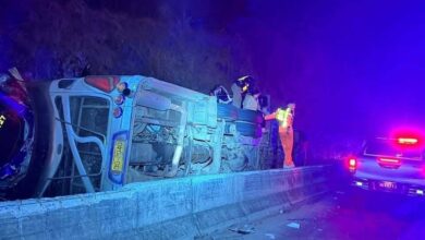 รถบัสปราจีนบุรีพลิกคว่ำ