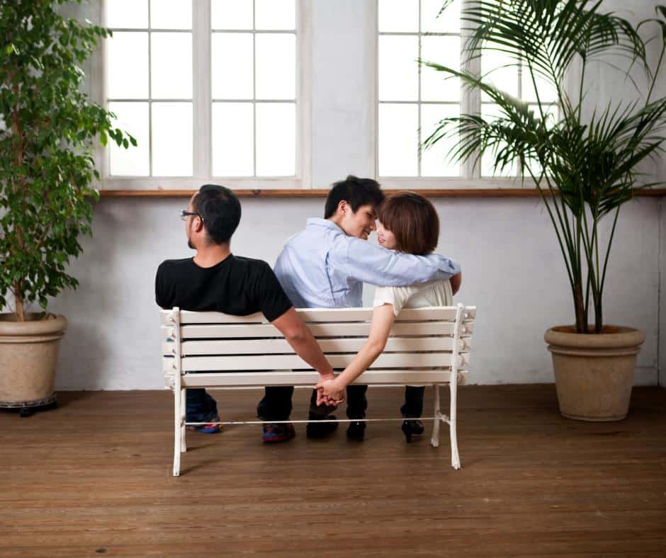 ระแวงว่ากฟนจะนอกใจ ต้องทำยังไง มาไขคำตอบด้วยธรรมะ