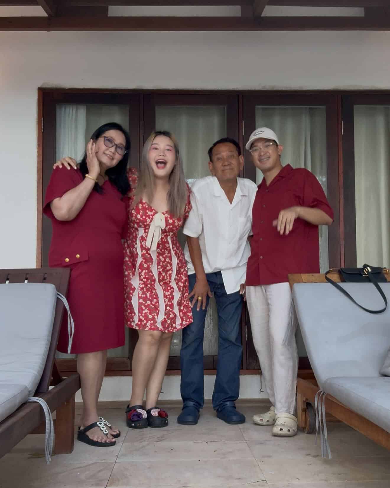 โบว์ กัญญารัตน์ อินฟลูเอนเซอร์ชื่อดัง โพสต์แจ้งข่าว รถตู้ทีมงานประสบอุบัติเหตุ แม่-ทีมงาน บาดเจ็บ เร่งนำตัวส่งรพ.-1