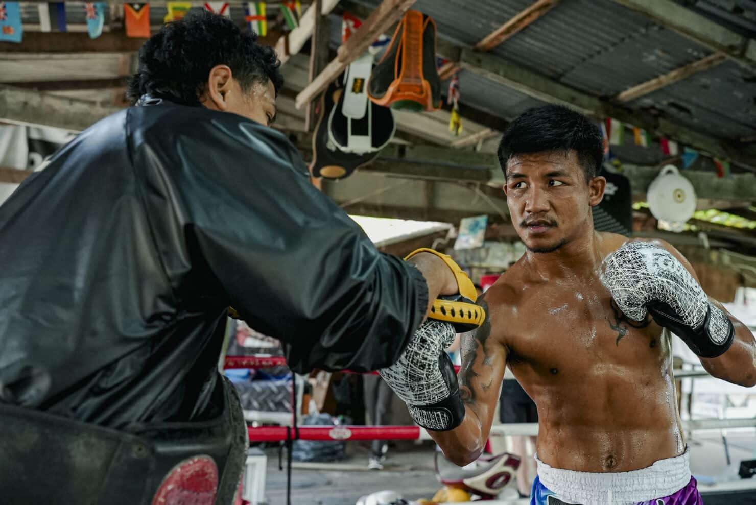 รถถัง จิตรเมืองนนท์ ทาเครุ เซกาวา