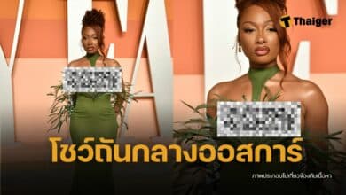 เมแกน ธี สตอลเลียน สวมชุดเปิดทั้งเต้า