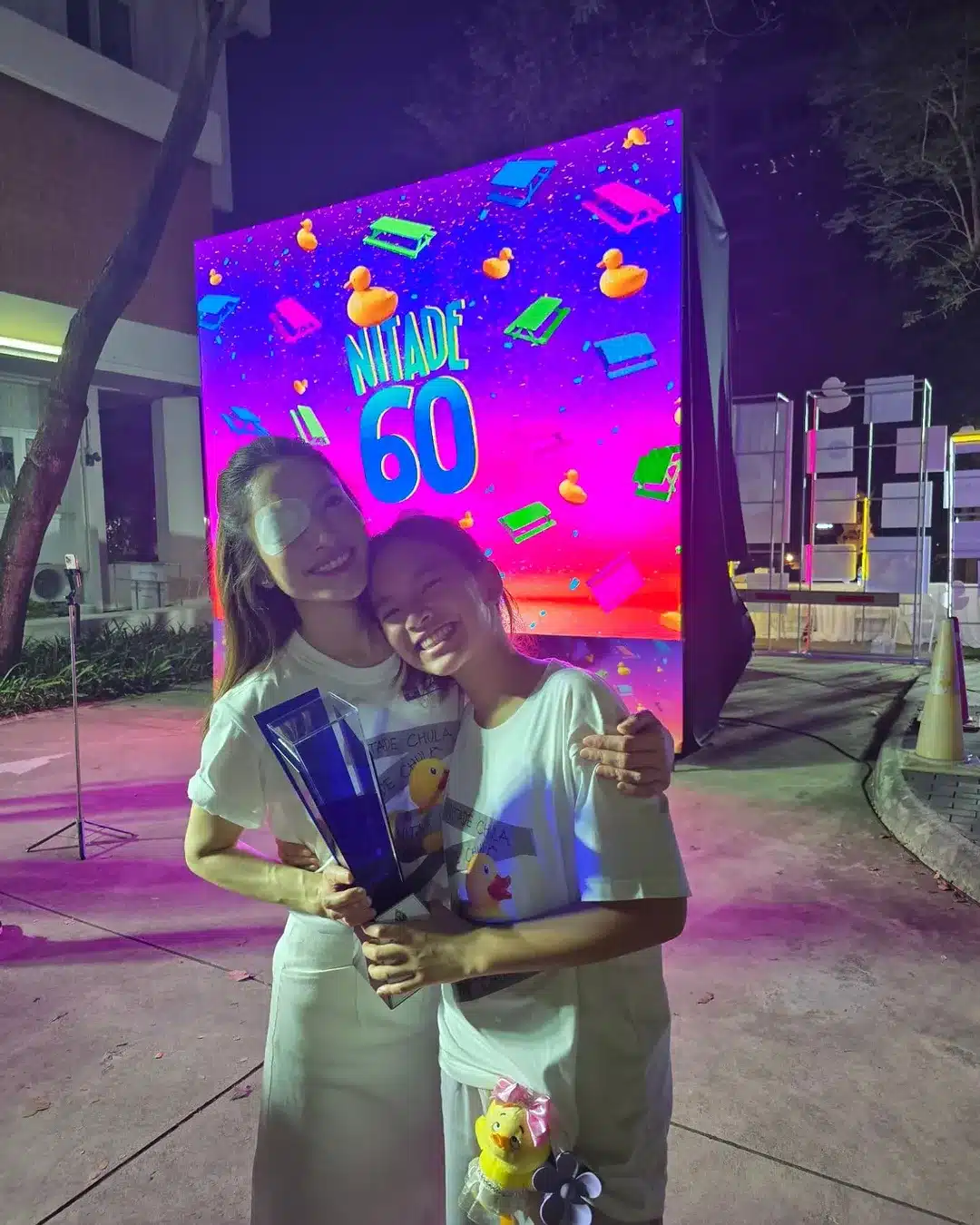 แอฟ ทักษอร เข้าผ่าตัด พักฟื้นตา 1 เดือน เตือนใครก็เป็นได้-5