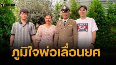 Nook Thanadol is extremely proud of his father Somjit's promotion to 'Lieutenant', a career that raised him until he grew up.