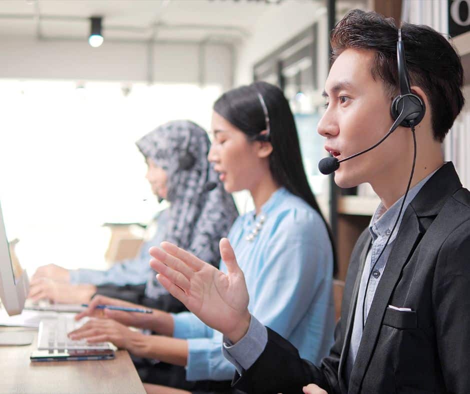 พนักงานบริการลูกค้า เป็น 1 ใน 10 อาชีพที่เสี่ยงถูกเอไอแย่งงานในปี2025