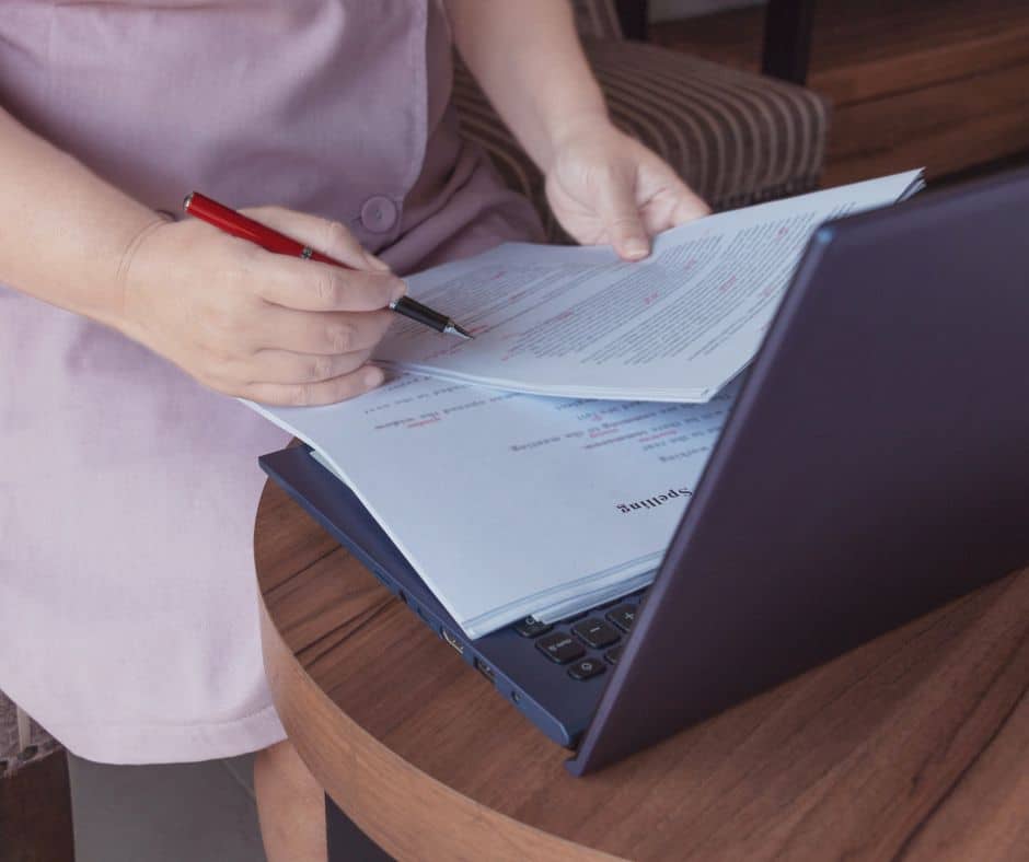 พนักงานพิสูจน์อักษร เป็น 1 ใน 10 อาชีพที่เสี่ยงถูกเอไอแย่งงานในปี2025