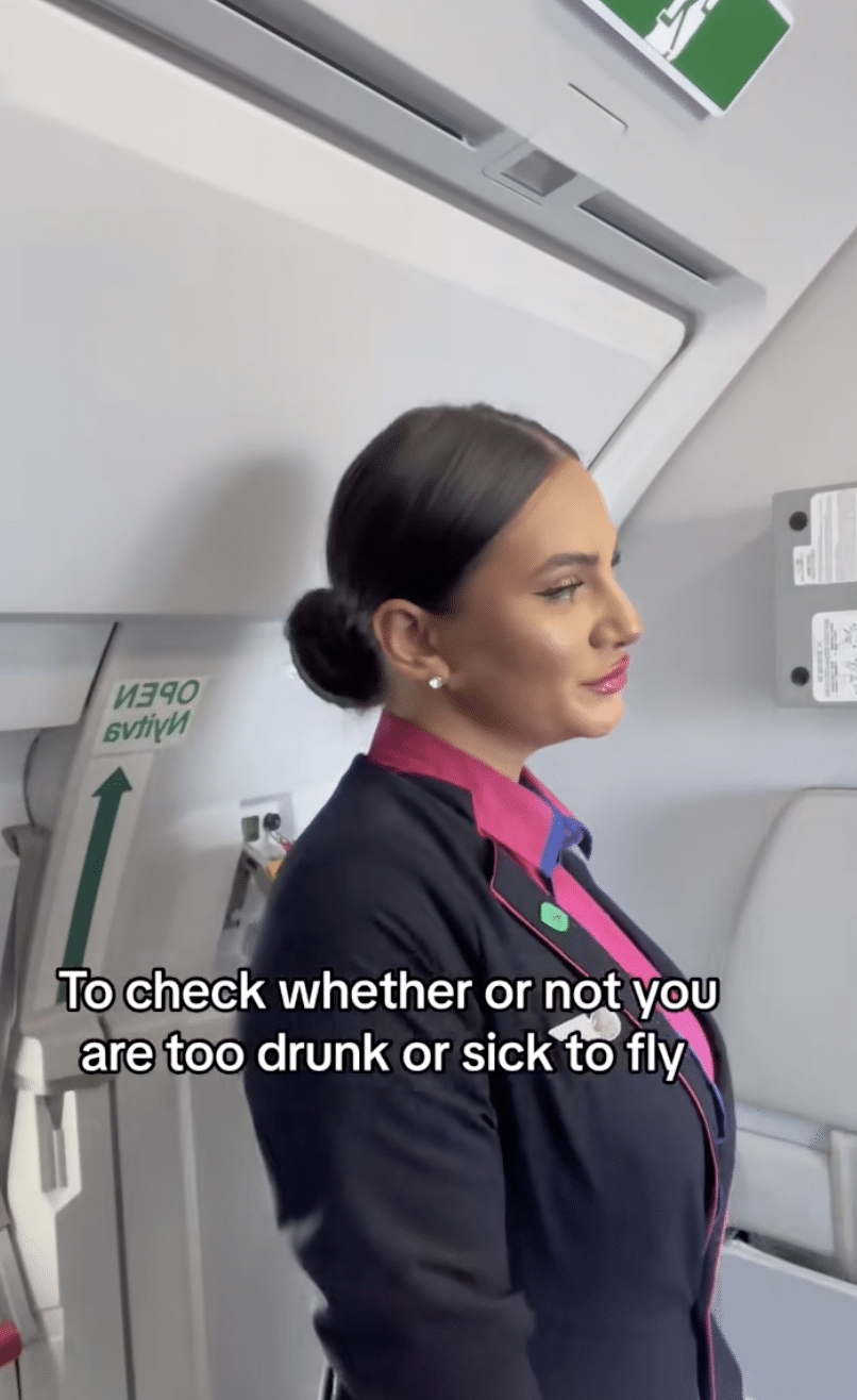 ความลับ แอร์โฮสเตส ทักทาย &quot;สวัสดีค่ะ&quot; รู้ไว้คุณกำลังถูกสแกน หัวจรดเท้า