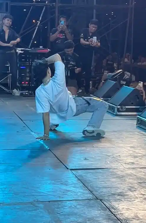 ลีลาการเต้นของบอส เอวหลาน