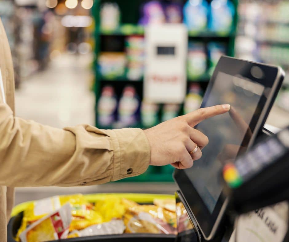 พนักงานแคชเชียรื 1 ใน 10 อาชีพที่เสี่ยงถูกเอไอแย่งงานในปี 2025