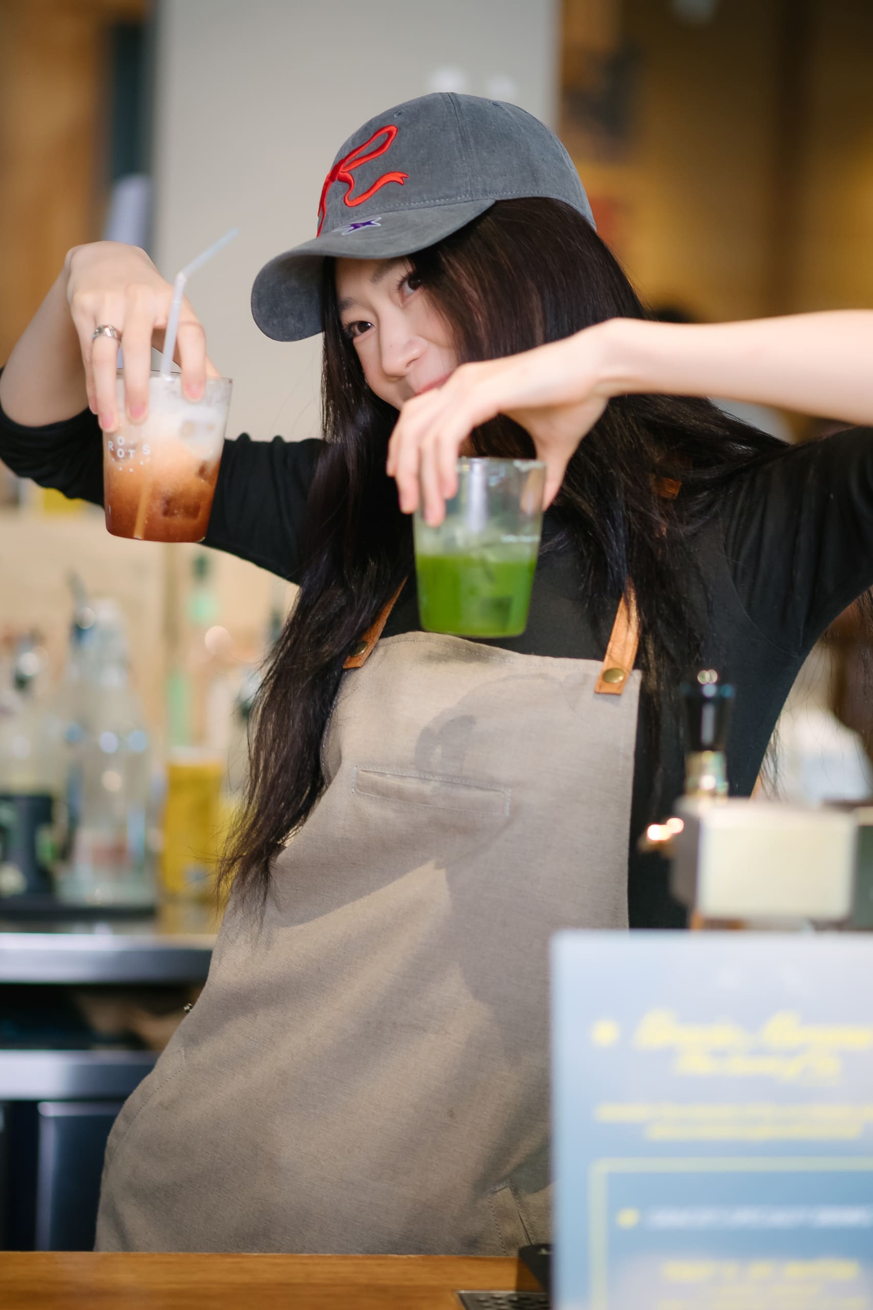 บรรยากาศภายในร้าน Roots สาขาสาธร กับการแนะนำ 2 เมนูเครื่องดื่มสุดพิเศษ “That’s So Matcha” และ “I Love You, I’m Coffee”พร้อม จากแคมเปญ Universal Music Thailand x Roots “Gracie Abrams: The Secret of Us Thailand” ในรอบสื่อมวลชนและอินฟลูเอนเซอร์ เมื่อวันที่ 31 มีนาคมที่ผ่านมา